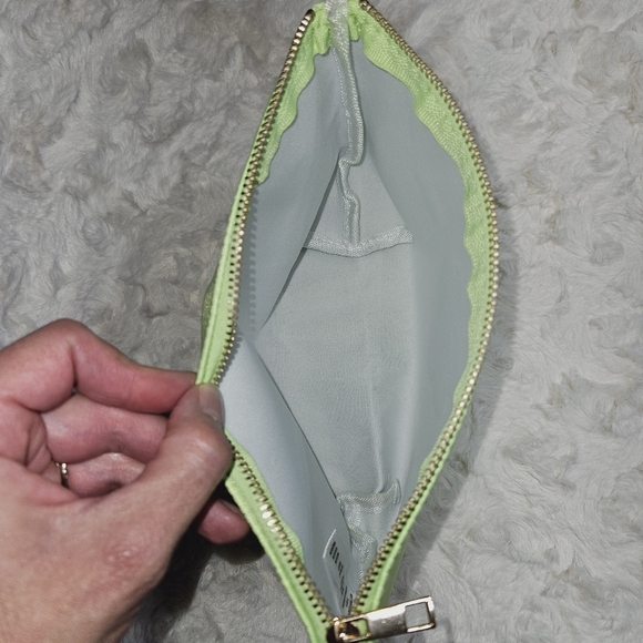 Peace Love & Vibes Daisy Cosmetics Zipper Pouch - Picture 5 of 8